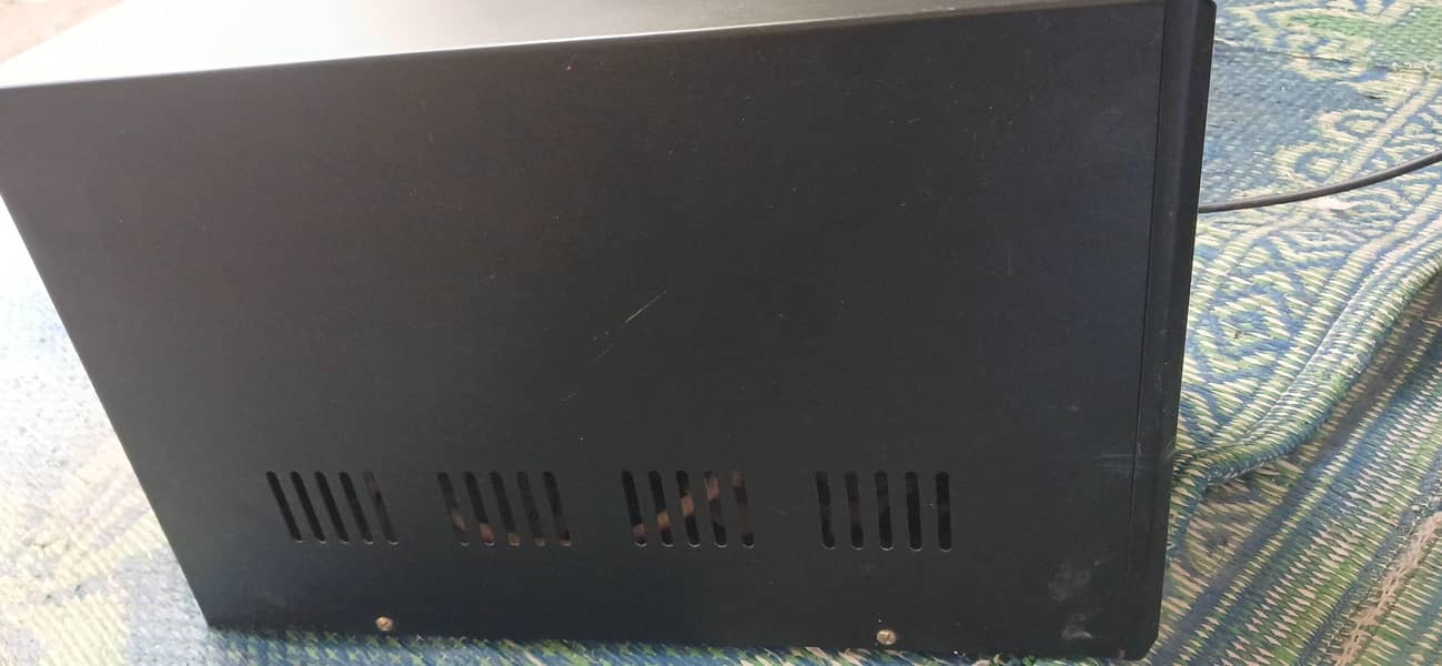 UPS / 3