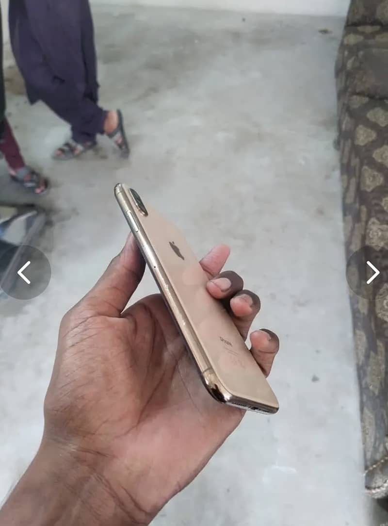 Apple iPhone XS 1