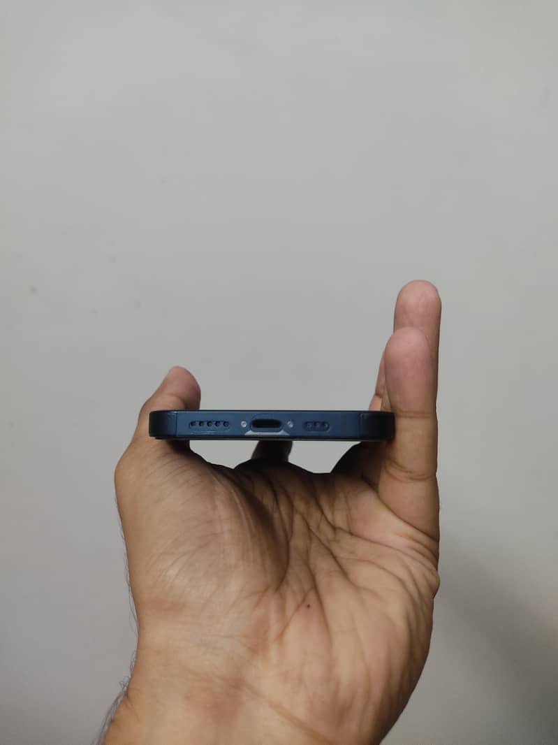 Apple iPhone 13 4