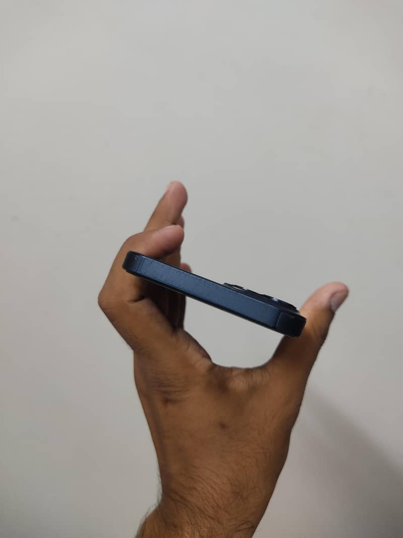 Apple iPhone 13 6