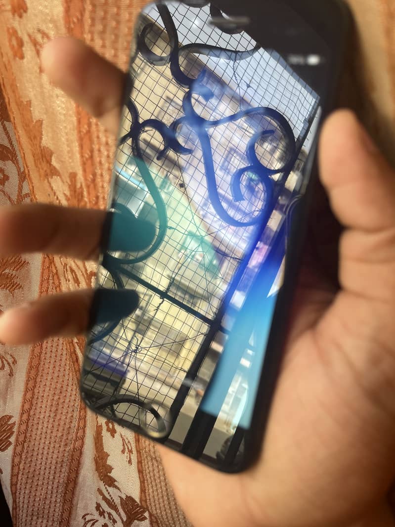 Apple iPhone SE 10
