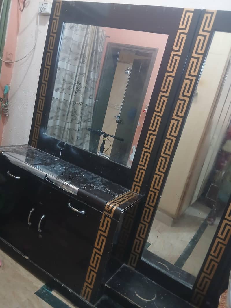 Used Dressing Table 0