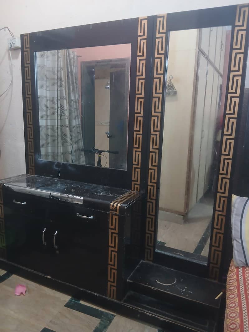 Used Dressing Table 1