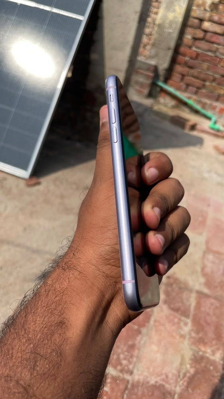 Apple iPhone 11 4