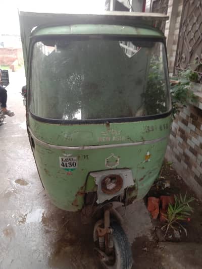 CNG Auto Rakshw Engine fit hai koi masla nhi hai body wase Thora raf h