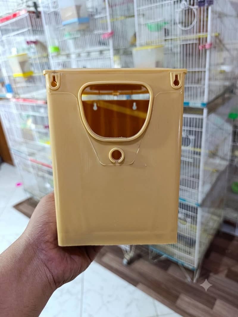 Plastic Breeding Boxes 0