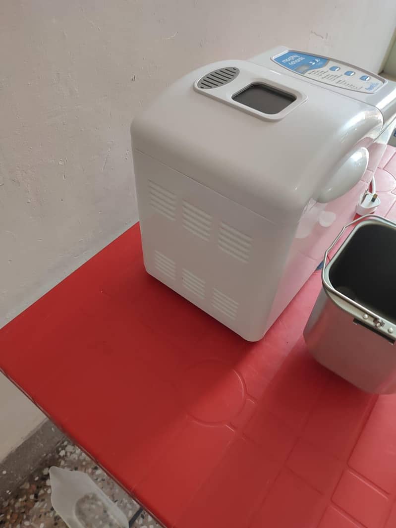 Morphy Richards Electric Automatic Breadmaker / Dough Maker 3