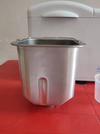 Morphy Richards Electric Automatic Breadmaker / Dough Maker