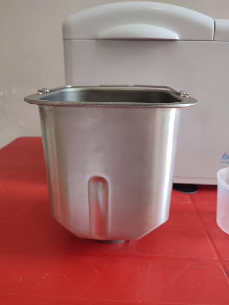 Morphy Richards Electric Automatic Breadmaker / Dough Maker 7