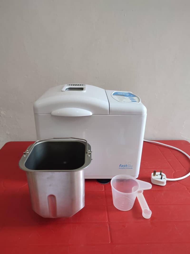 Morphy Richards Electric Automatic Breadmaker / Dough Maker 10