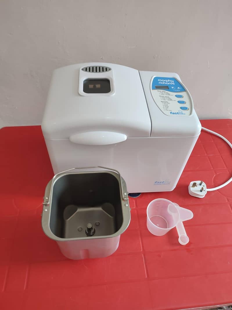 Morphy Richards Electric Automatic Breadmaker / Dough Maker 11