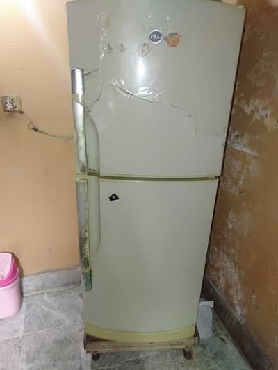 Pel Rerigeraor urgent sale. . . .