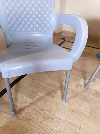 chairs with metal legs