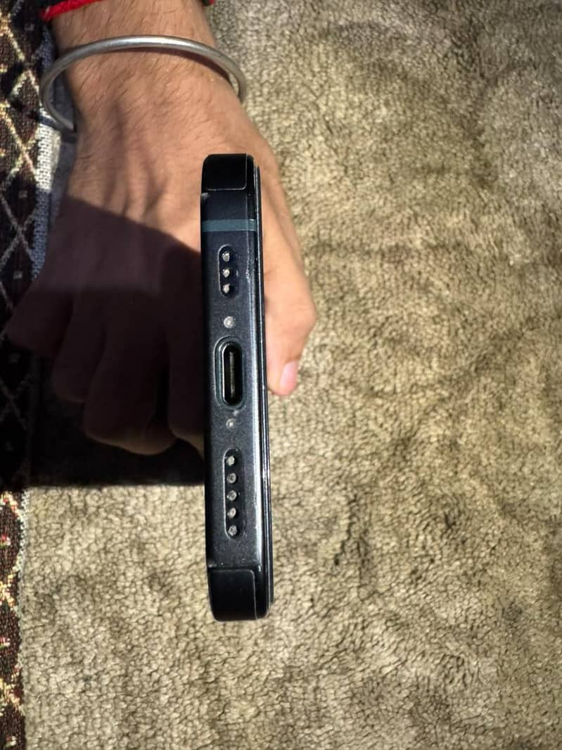 Apple iPhone 15 4