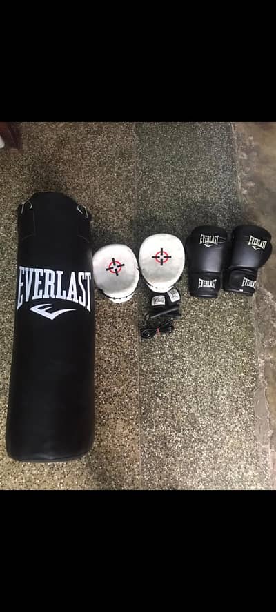 Punching bag 3 feet already filled and All boxing kitnumber03475662291