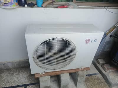 LG 1.5 TON All okay ,indoor outdoor pipe with remote 03020413458