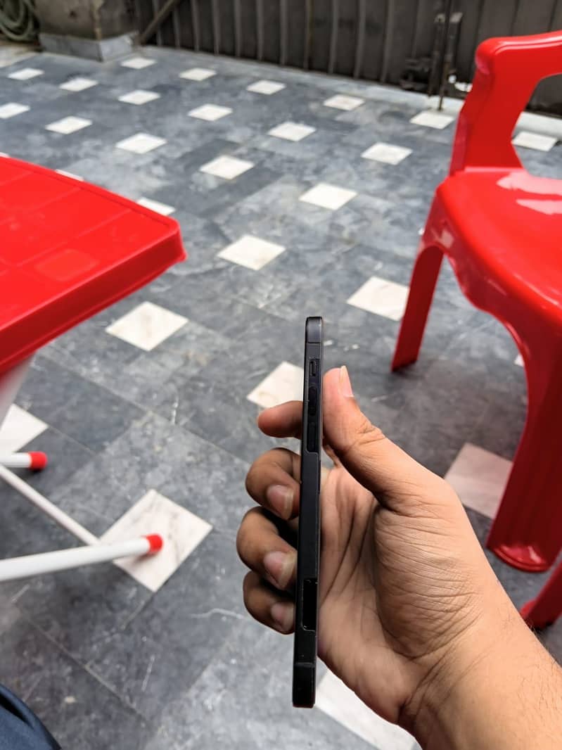Apple iPhone 12 4