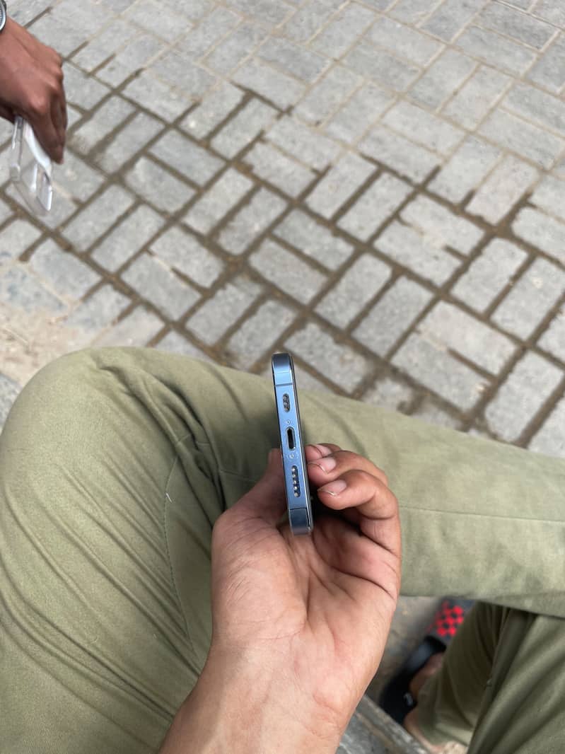 Apple iPhone 13 Pro 4