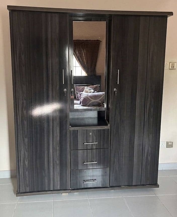 Wardrobe 0