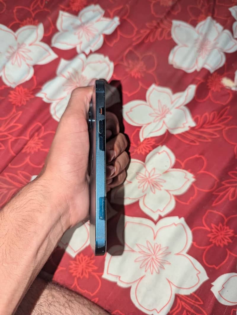 Apple iPhone 13 3