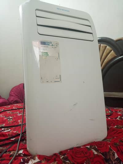 1 ton portable Kenwood AC  in good working condition