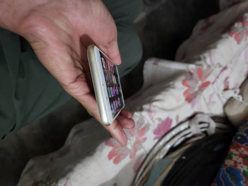 Apple iPhone 7 6