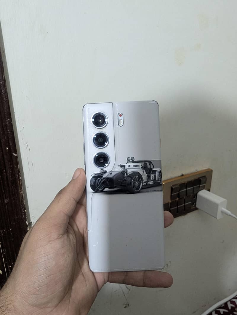 Tecno CAMON 40 Pro 0