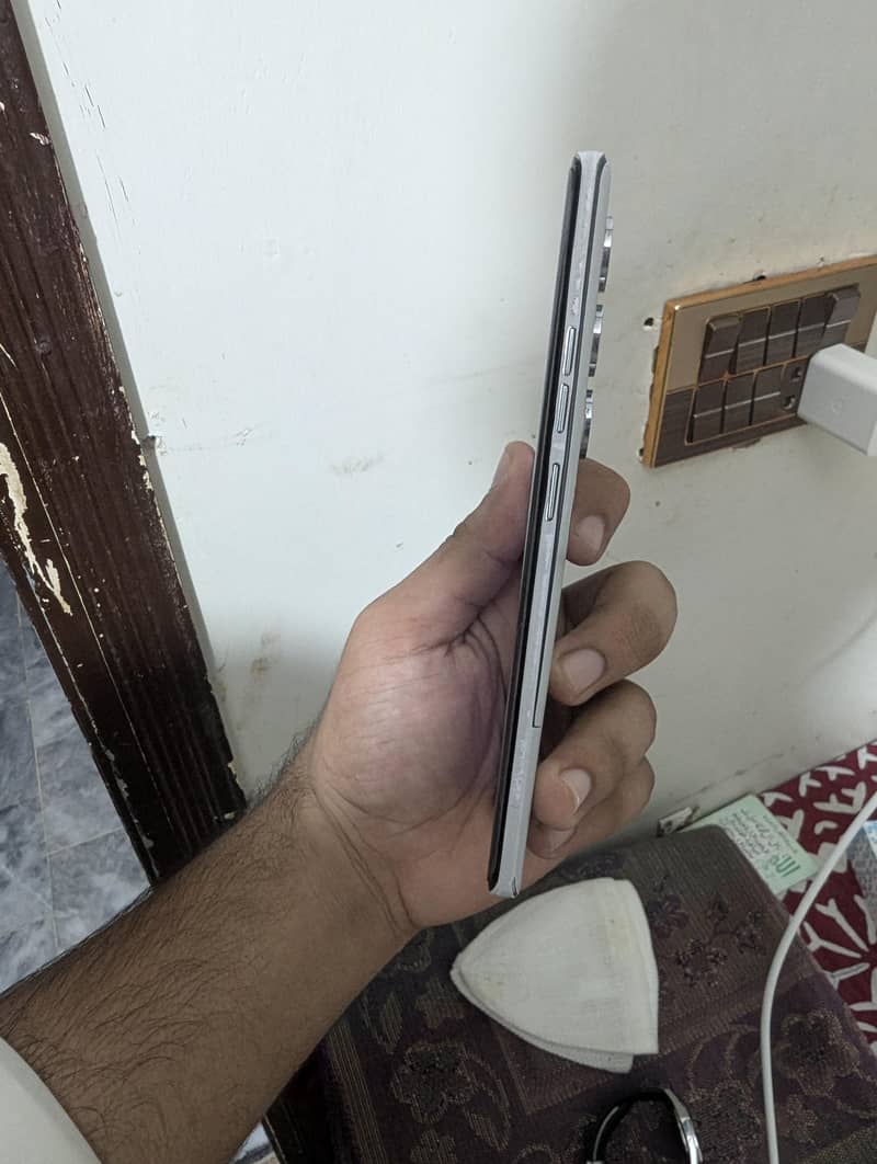 Tecno CAMON 40 Pro 4