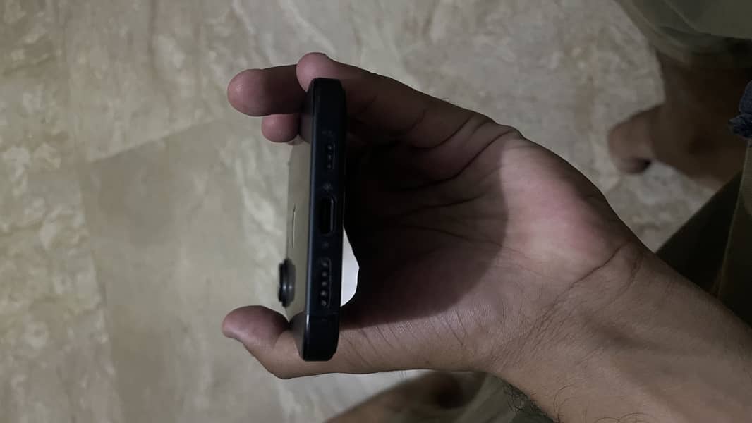 Apple iPhone 16 2
