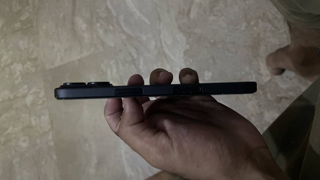 Apple iPhone 16 6