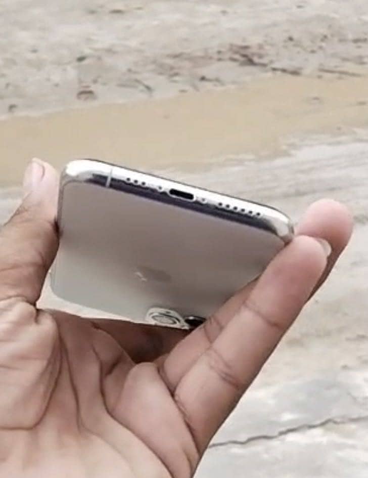 Apple iPhone 11 Pro 1