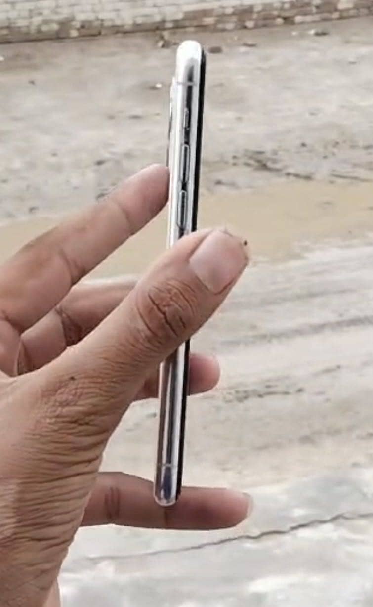 Apple iPhone 11 Pro 2