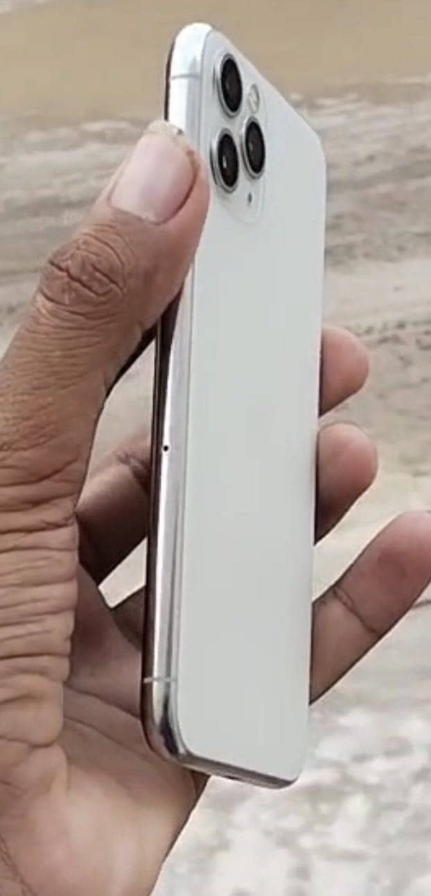 Apple iPhone 11 Pro 3