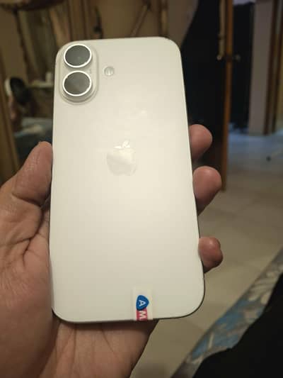 Apple iPhone 17 Factory Unlocked Under Apple Warranty