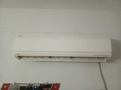 AC LG 1.5 Ton Working me. All Okay. urgent sale.