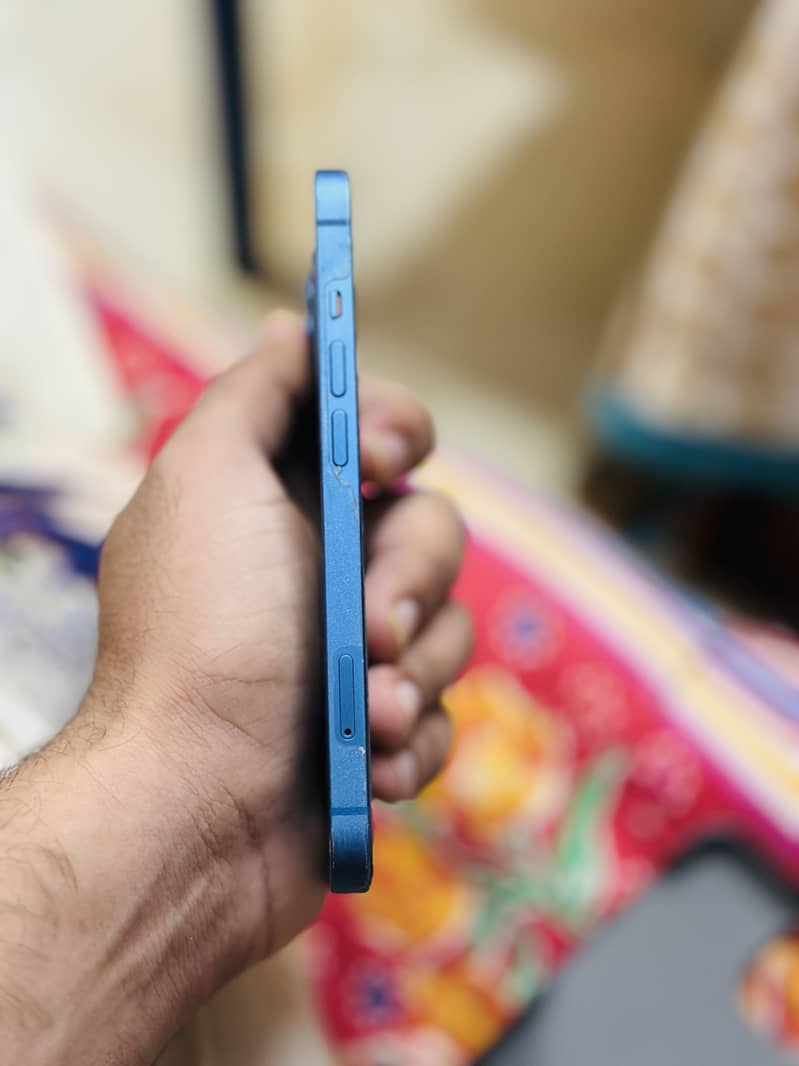 Apple iPhone 13 2