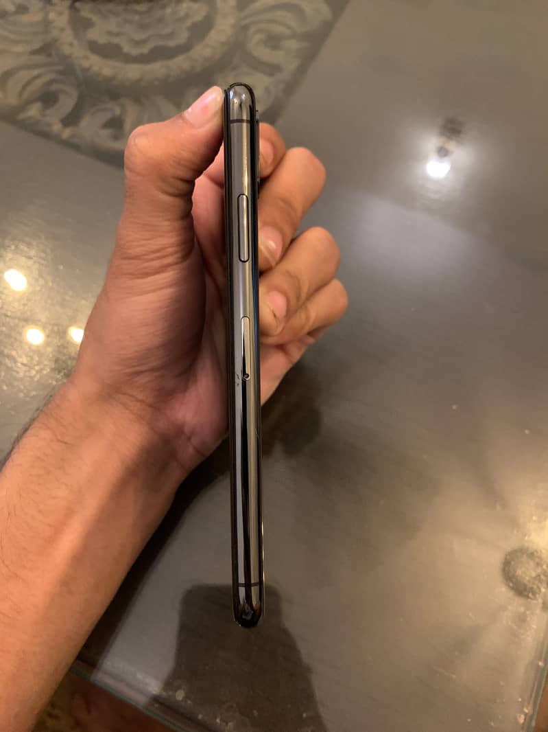 Apple iPhone X 3