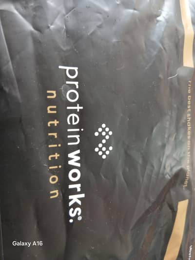 yah protein shake hai 2 kg ka iski company ka naam hai protein works