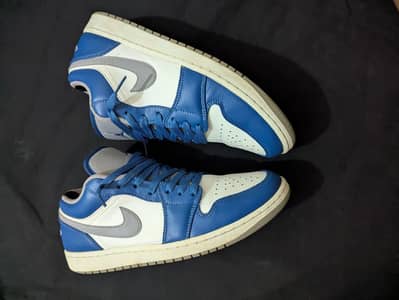 branded sneakers 10/10 condition
