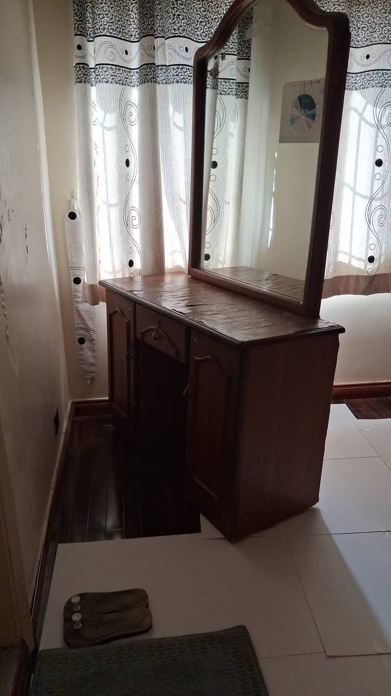 Dressing table with mirror 1