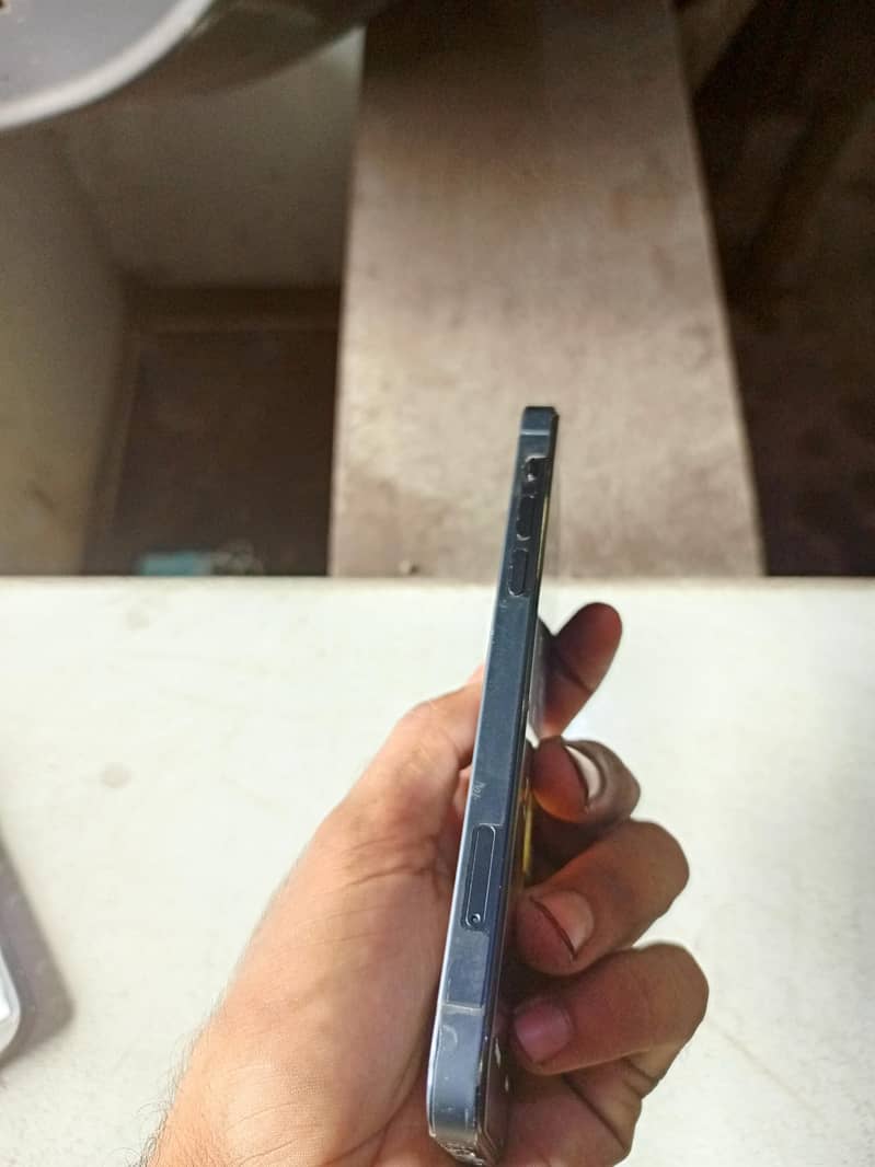 Apple iPhone 12 3