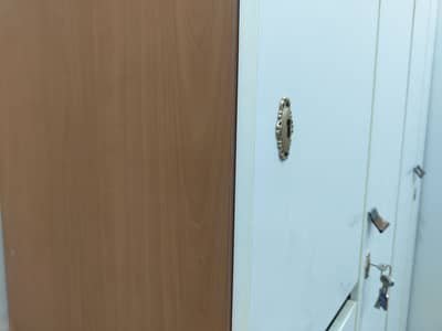 Bed & wardrobe