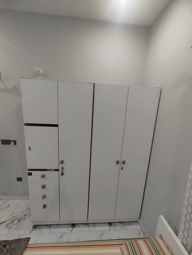 Bed & wardrobe 1