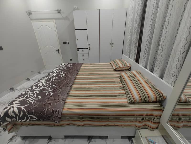 Bed & wardrobe 2