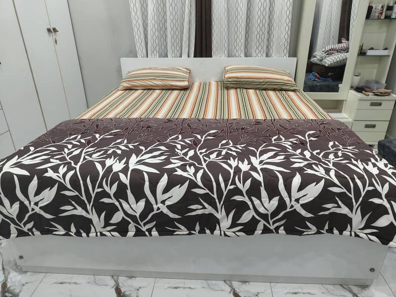 Bed & wardrobe 3