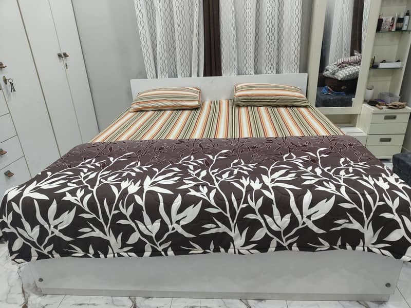 Bed & wardrobe 7