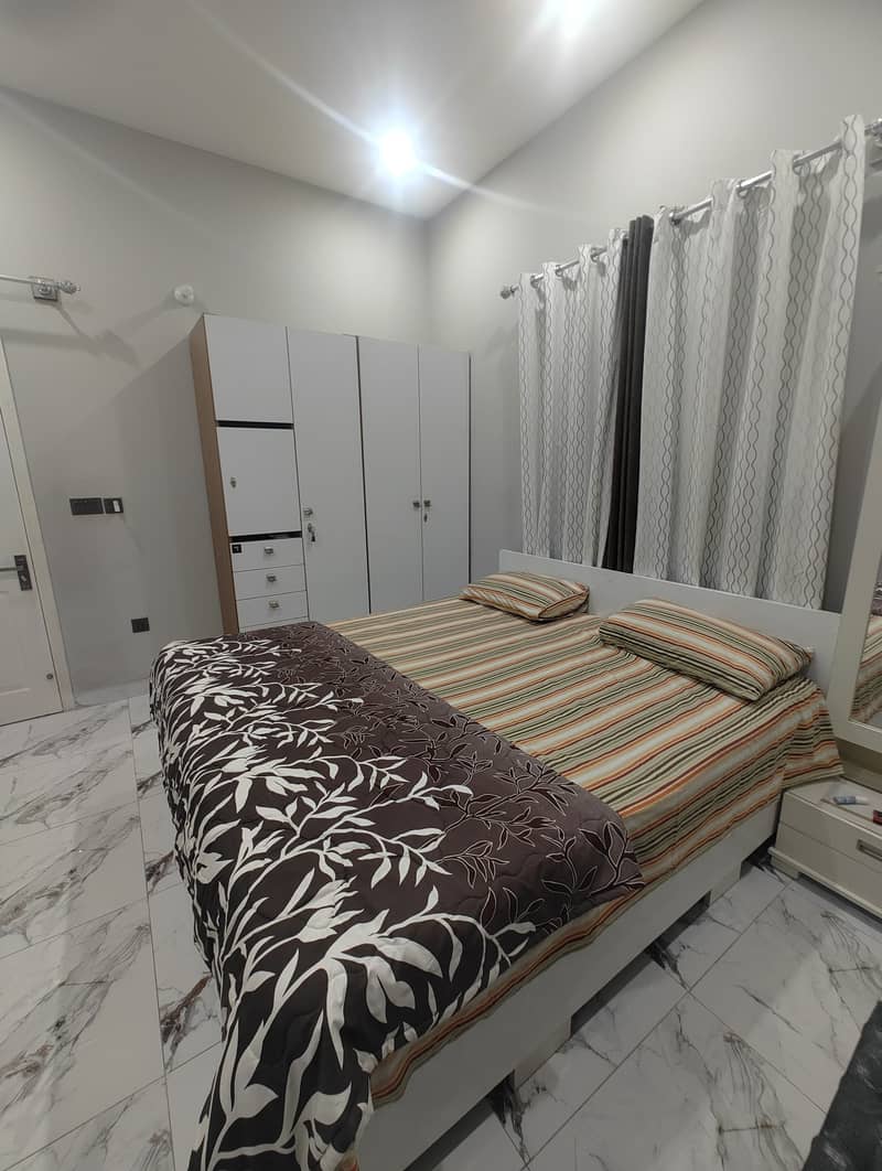 Bed & wardrobe 8