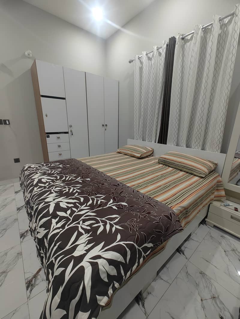 Bed & wardrobe 9
