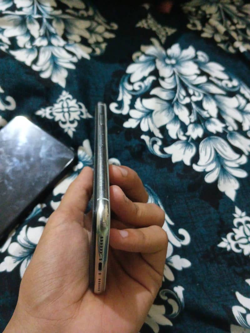 Apple iPhone X 0