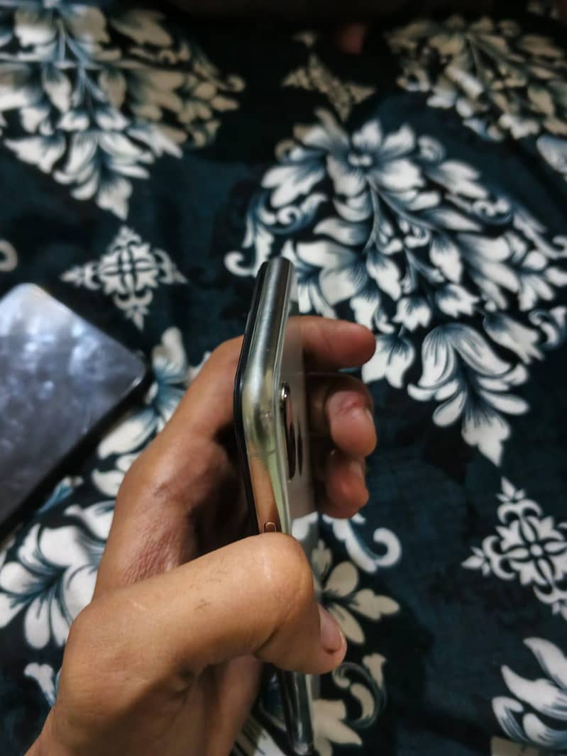 Apple iPhone X 3